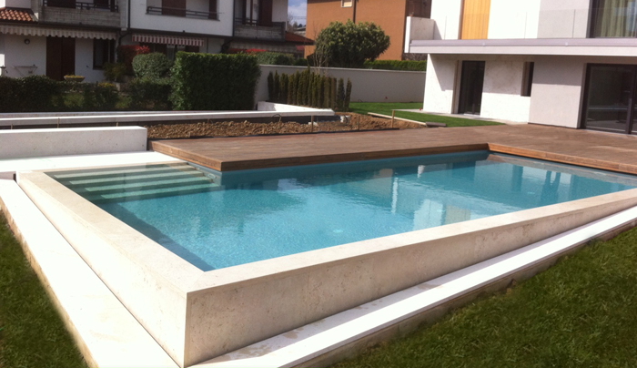 costruzione piscina sfioro due lati a cascata